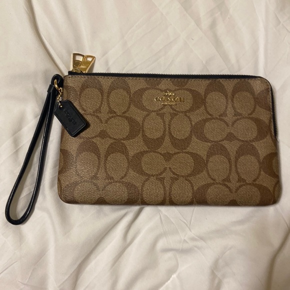 Coach Classic Wristlet, Double Zipper, beige and black, tag, gold hardware EUC - Picture 1 of 10